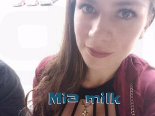 Mia_milk